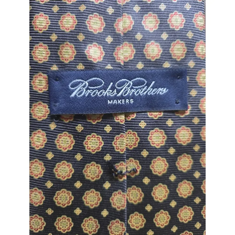 VTG Brooks Brothers Makers Silk Tie Medallion Neat Pattern Italy USA Designer